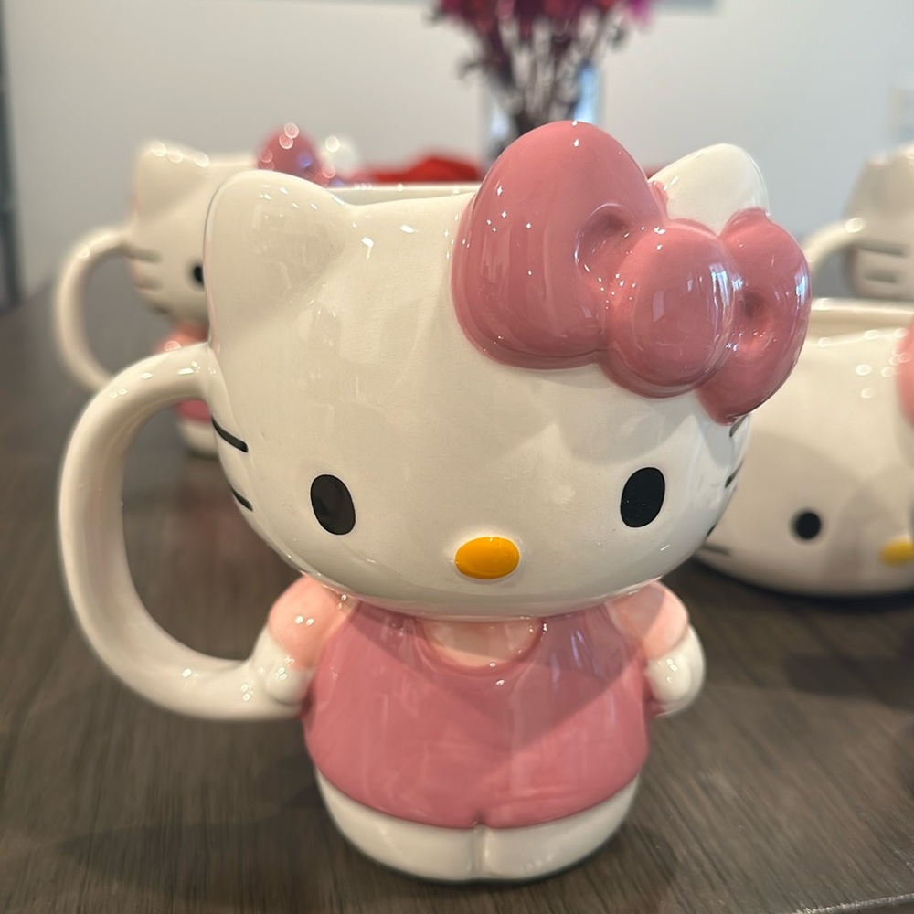 Ceramic Hello Kitty Mugs!!